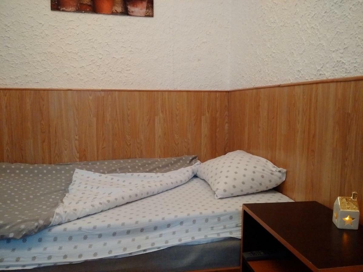 Expo Home Stay Boekarest Buitenkant foto